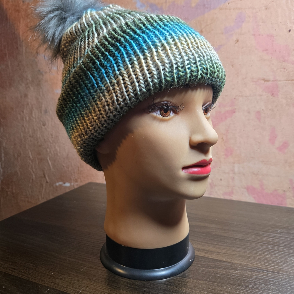 Stylish Multicolor Knit Beanie with Pom Pom